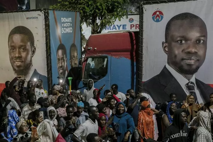 Sénégal: Bassirou Diomaye Faye, le plan B victorieux de l’opposant Sonko 